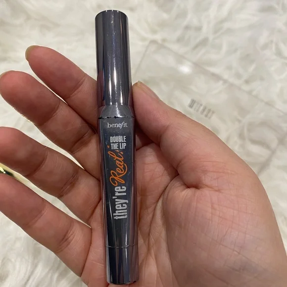 Faces Canada .benefit cosmetics lipstick and milani blush palette - Picture 9 of 9